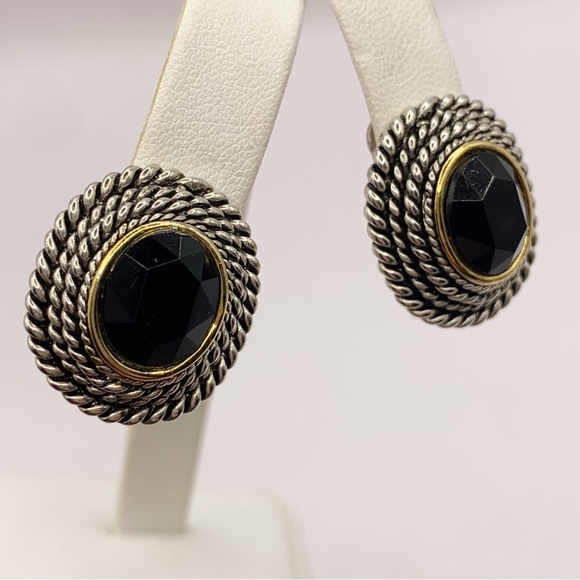 Silver gold rope textured setting with dark faceted glass stone clip on earrings - Picture 7 of 16